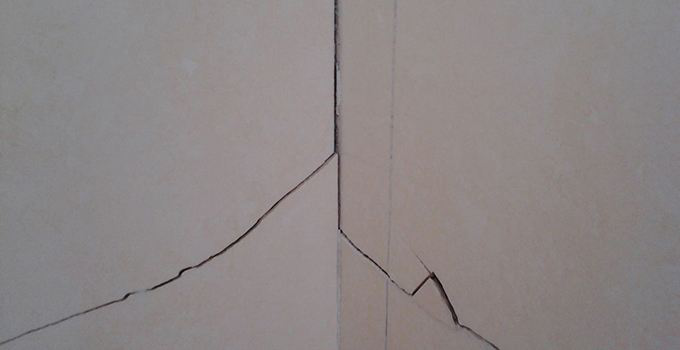 混凝土楼板、墙体裂缝用什么加固材料修复好？