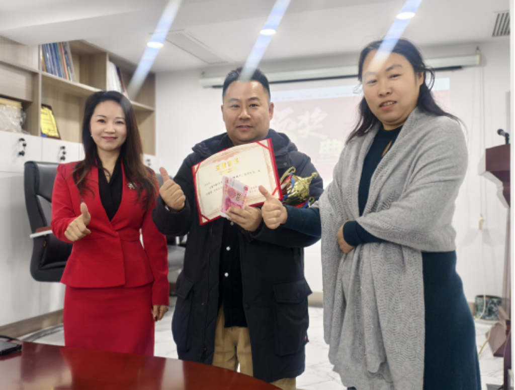 【公司动态】曼卡特猎豹队问鼎月度销售巅峰，黄子秀董事长亲授荣誉盛赞&ldquo;攻坚铁军&rdquo;