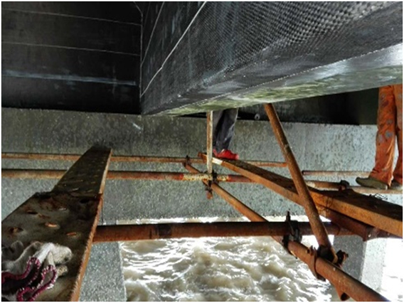 水利工程加固中水工隧洞及板梁构件应该用什么加固？