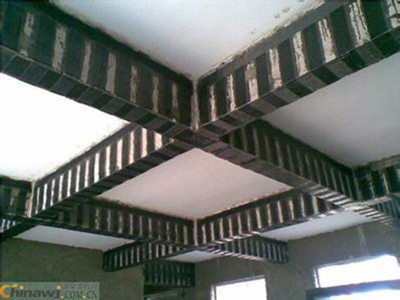 用曼卡特碳纤维布加固的楼板现场图