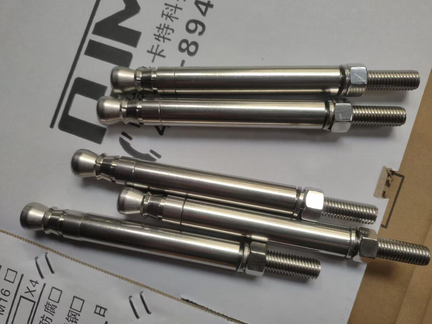 北京地铁10号线信号系统改造采用南京曼卡特304不锈钢自切底机械锚栓